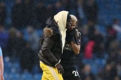 بالصور.. نجم السيتي يواسي محرز:”سنكون معا الموسم القادم”