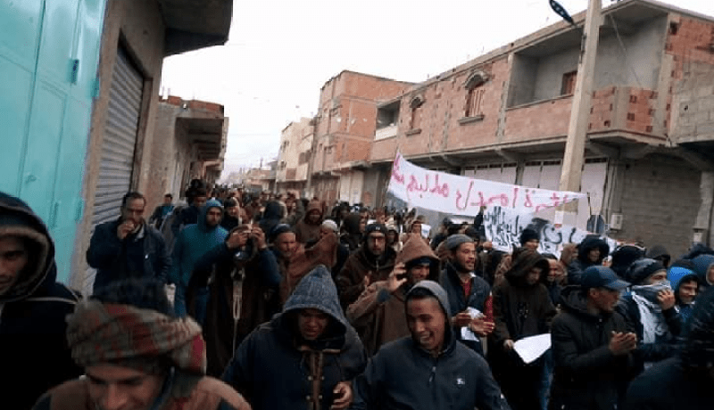 مواطنون يغلقون شوارع وسط المدينة ومقر دائرة عين الملح في المسيلة