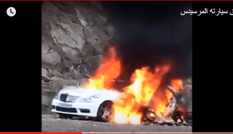 شاهد بالفيديو.. كيف حطم وأشعل النار في سيارته المرسيدس