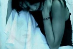 الكل يهملني وكأني غير موجودة بينهم