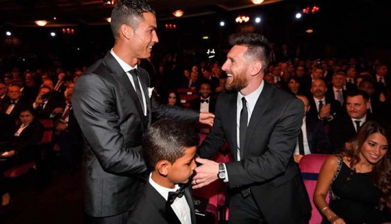 ميسي يطلق اسم كريستيانو رونالدو على ابنه الثالث
