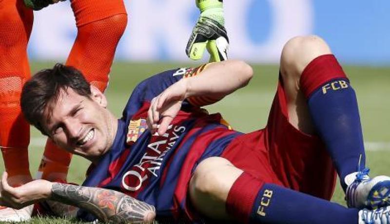 ميسي يصاب ويغيب لعدة أسابيع
