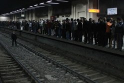 محتجون يعطلون قطارات شمال وجنوب مصر