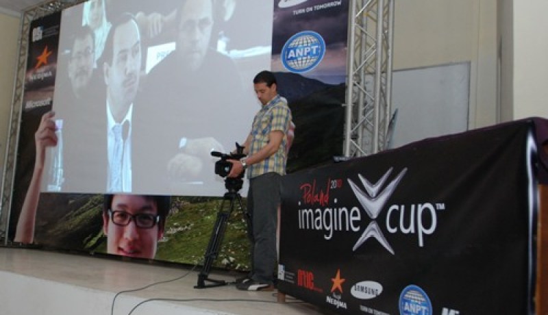 ‮''‬ميكروسوفت الجزائر‮'' ‬تتبنى مشاريع الشباب الجزائري‮ ‬في‮ ‬تكنولوجيات الحواسيب