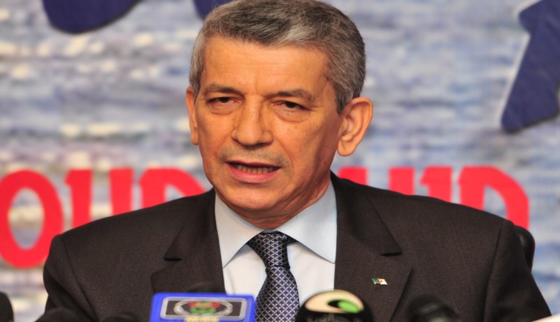بابا احمد يعاقب مديرَيه