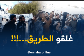 سكان بوقطب بالبيض يغلقون الطريق