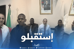 بالصور..ميهوبي يستقبل أصغر روائي مشارك في الصالون الدولي للكتاب