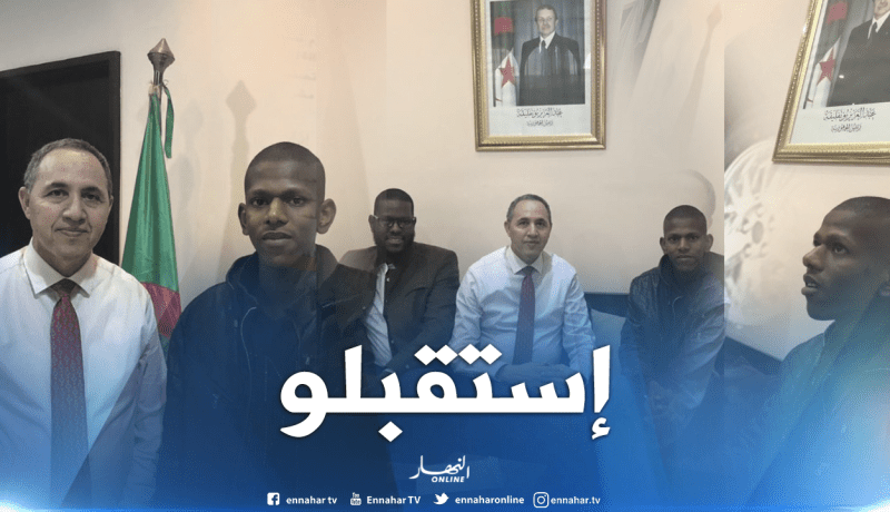 بالصور..ميهوبي يستقبل أصغر روائي مشارك في الصالون الدولي للكتاب