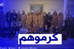 بعد غياب 30 سنة.. تلاميذ الثمانينيات بعين الإبل يستحضرون التاريخ مع مديرهم ومعلمهم