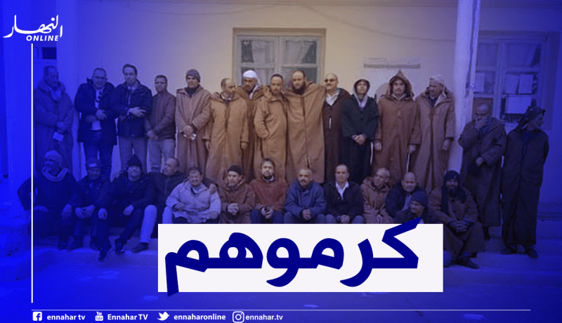 بعد غياب 30 سنة.. تلاميذ الثمانينيات بعين الإبل يستحضرون التاريخ مع مديرهم ومعلمهم