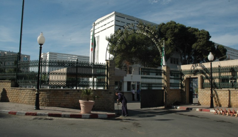 ســر الدولـة مقابل قنّينـة خمـر‮!‬