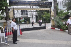 منع الأساتذة المسؤولين ورؤساء الأقسام مـن التدريـس بالجـامعـة