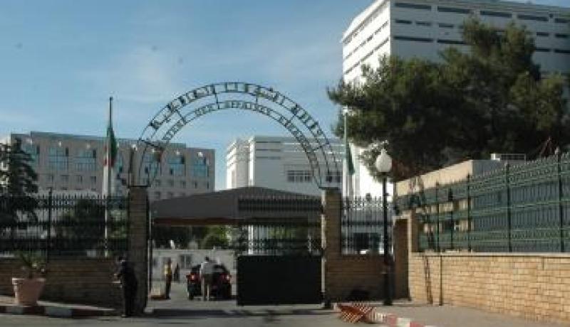 الجزائر ترسل باخرة الى ليبيا لاجلاء الرعايا الجزائريين