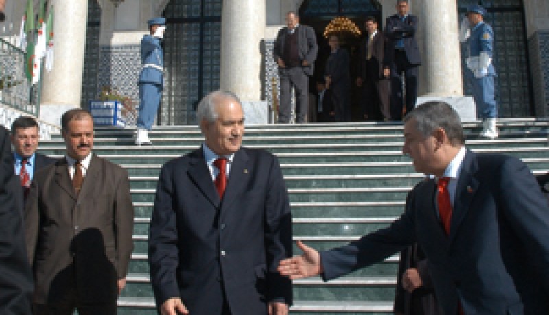 مشروع لرقمنة عقود سجلات الحالة المدنية منذ الاستقلال إلى الآن:2669 طفل يستفيدون من مطابقة لقب العائلات التي تكفلهم و295 ملف حالة مدنية للمهاجرين في وزارة الشؤون الخارجية