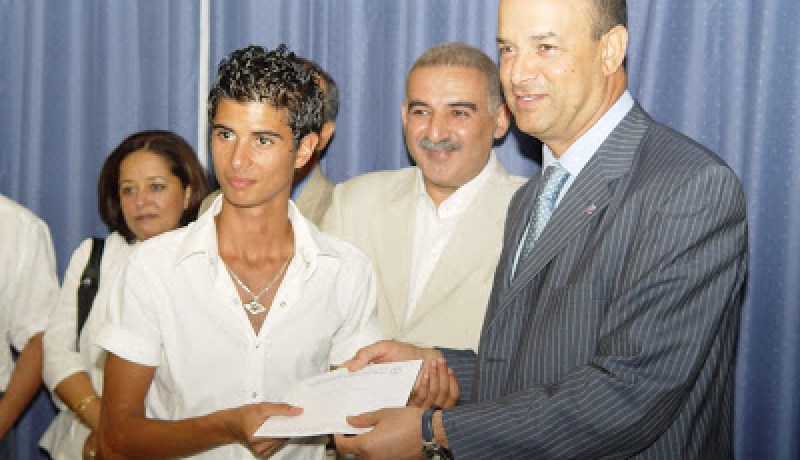 المحكمة الابتدائية في تونس ترفع تحجير السفر عن وزير الاتصال رافع دخيل