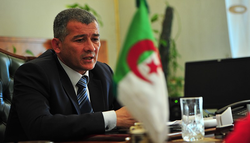 مير الجزئر الوسطى في عملية تنظيف شوارع المدينة
