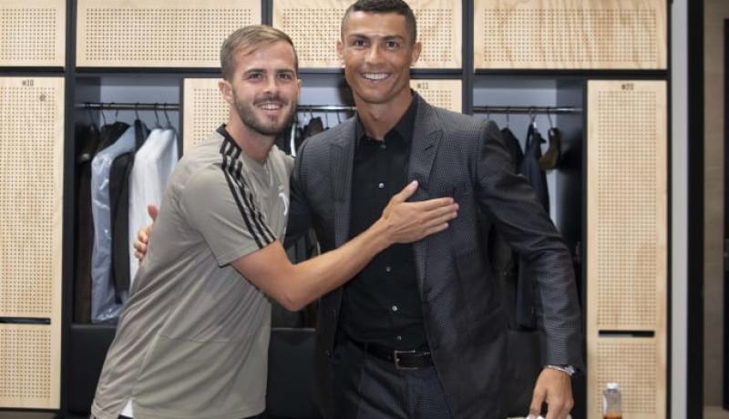 نجم “جوفنتوس”: “رونالدو سيقودنا لتحقيق دوري الأبطال”