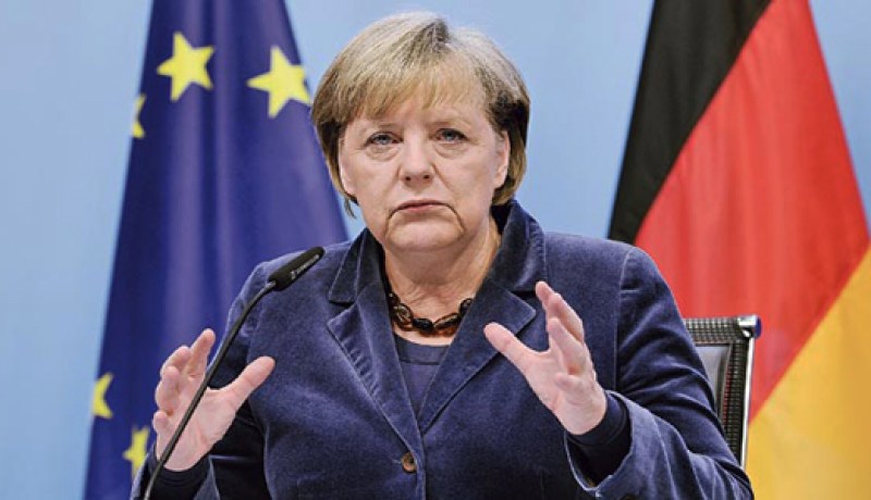انجيلا ميركل : أزمة منطقة اليورو سببها  إفراط الدول في الاقتراض