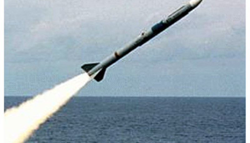 البحرية الباكستانية تجري تجربة صاروخية ناجحة