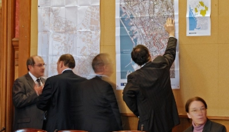 وفد من المجلس الأعلى للتوثيق الفرنسي في زيارة للجزائر