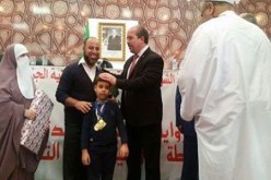 محمّد عيسى يكرّم الطفل النابغة