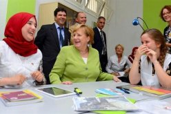 ميركل تزور ثانوية عائشة أم المؤمنين بالعاصمة