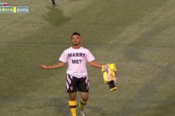 بالفيديو.. عرض زواج  يكلف لاعب بطاقة صفراء