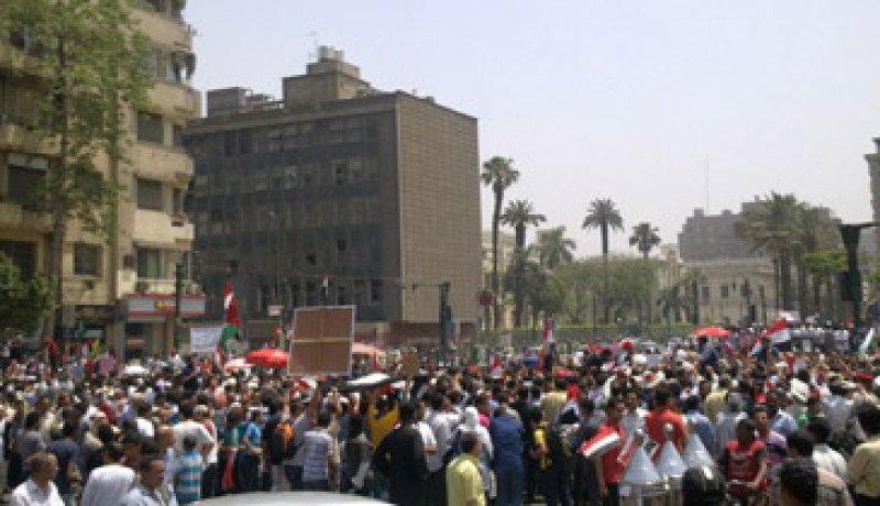 الالاف يتوافدون على ميدان التحرير للمطالبة بمزيد من الديموقراطية