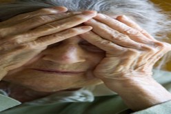 المشي البطيء و ضعف قبضة اليد مؤشران على الإصابة بالخرف و السكتات مستقبلا