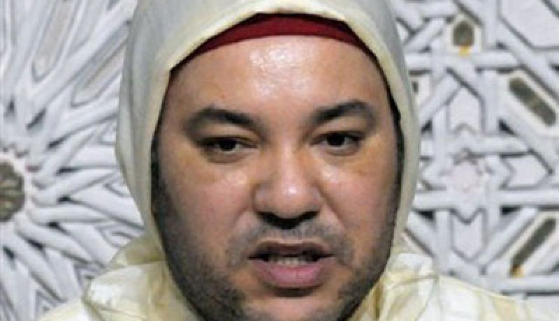 محمد السادس يدعو الى تعزيز العلاقات مع الجزائر