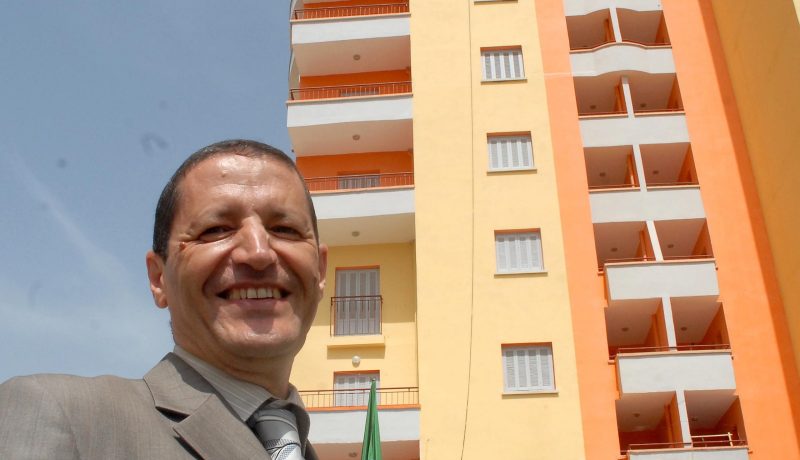 المستفيدون من سكنات عدل وعمال سونلغـاز  يغلقون العاصمة