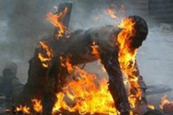 شاب‮ ‬يضرم النار في‮ ‬جسده أمام مقر للشرطة في‮ ‬بجاية‮ ‬