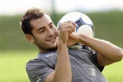 ‮''‬مغني‮ ‬تعرض لمؤامرة من عبدون لكي‮ ‬لا‮ ‬يلتحــق بكفـالا اليونـــــاني‮'' ‬؟