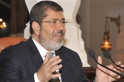 الرئيس مرسي‮ ‬يجهش بالبكاء داخل المسجد الحرام في‮ ‬صلاة الفجر‮ ‬