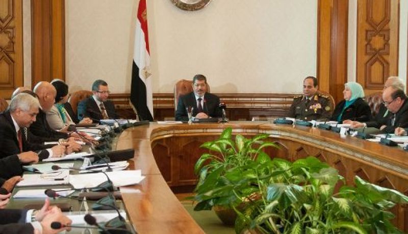مرسي يكلف الحكومة بالنهوض بالاقتصاد وتحقيق العدالة الاجتماعية