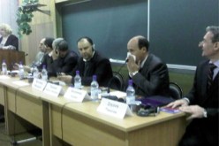 جزائريون يعرضون تجربة مكافحة الإرهاب أمام الروس