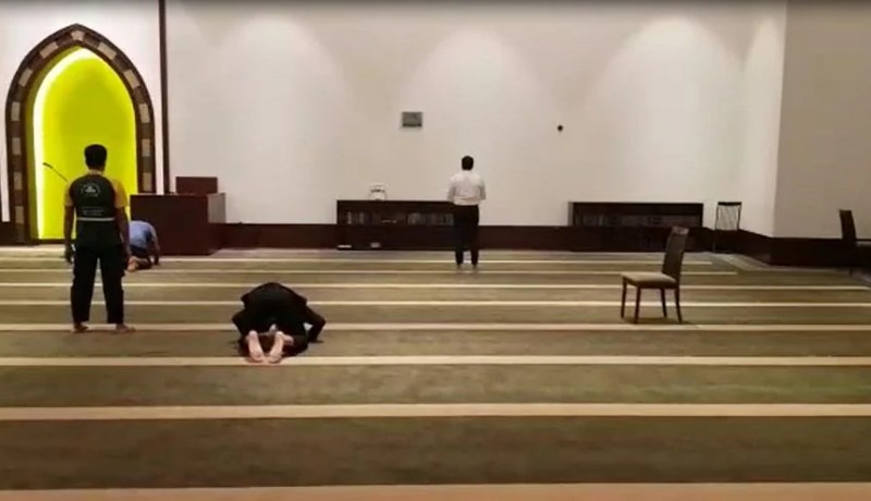 مصلى “مول الإمارات”.. فيض الإيمان ورحابة المكان
