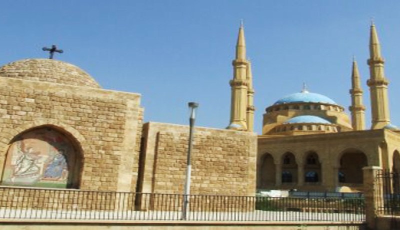 شاب‮ ‬يعود إلى الإسلام بعدما أدخلته جمعيات فرنسية للمسيحية