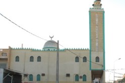 شيخ يتهجم على إمام بعد صلاة الجمعة
