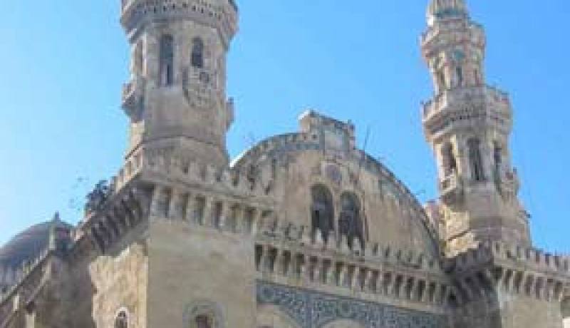 يقصدن المساجد هروبا من غسل الأواني وبحثا عن زوج المستقبل