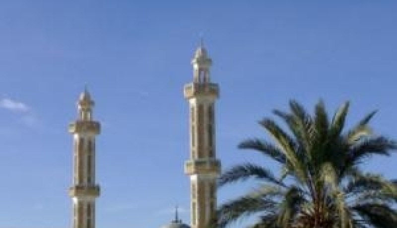 إمام يرضخ لشروط قاسية