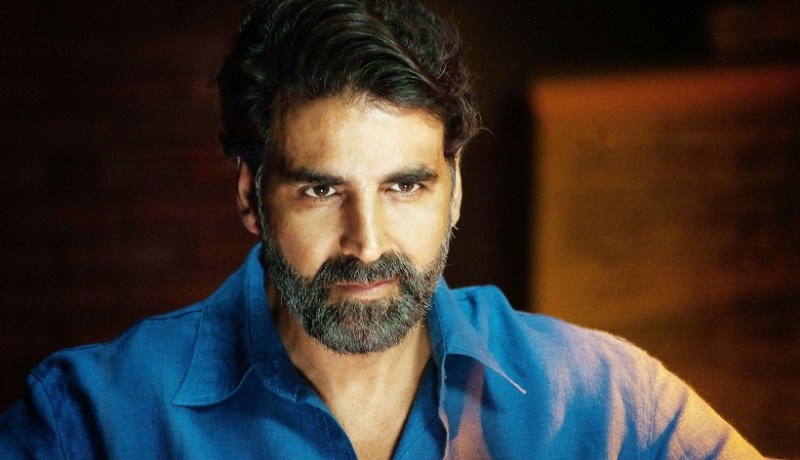 بالصورة.. لهذا السبب أشعل “أكشاي كومار” النار في جسده!