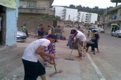 جزائريون‮ ‬يردّون على دعاة الفتنة بطريقتهم