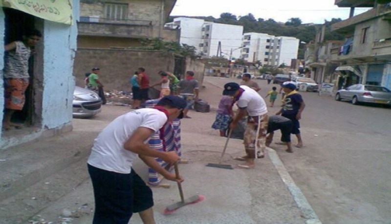 جزائريون‮ ‬يردّون على دعاة الفتنة بطريقتهم