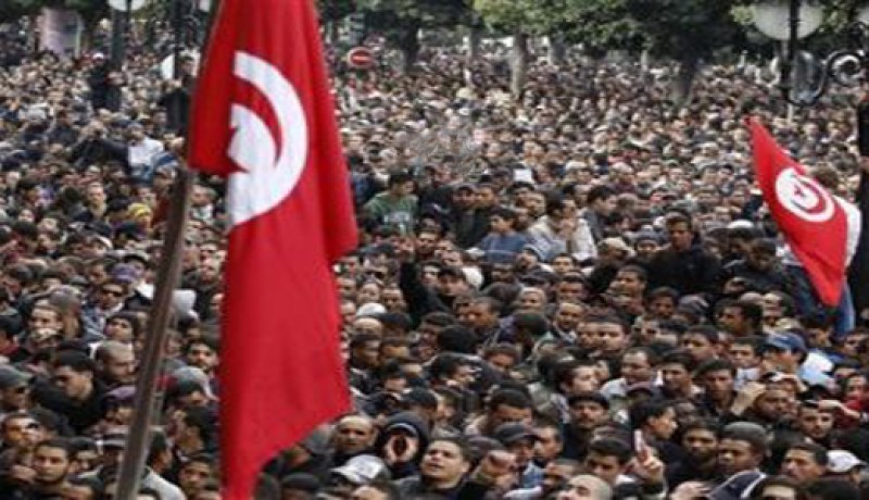 أكثر من3 آلاف متظاهر يطالبون باستقالة الحكومة التونسية