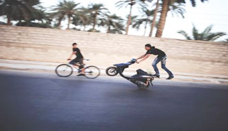 لعب الدراجات النارية تقتل شابين وتصيب آخرين بتڤرت