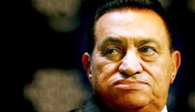 مبارك‮ ‬يخطّط للتوجّه إلى لندن