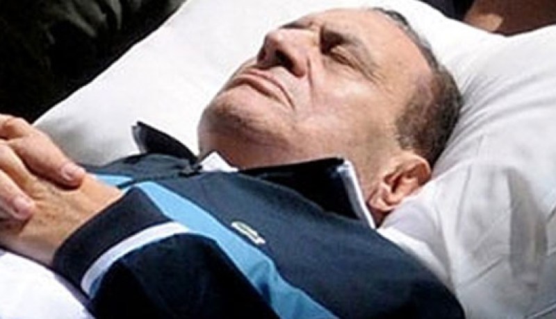 مبارك يعود الى المستشفى بعد تأجيل محاكمته