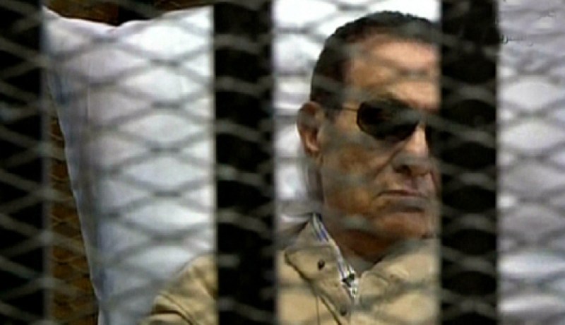 نقل مبارك خارج سجنه لاجراء اشعة مقطعية وسط حراسة مشددة