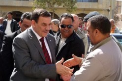 تواتي يتوعد بحل البرلمان في حال فوزه بكرسي الرئاسة